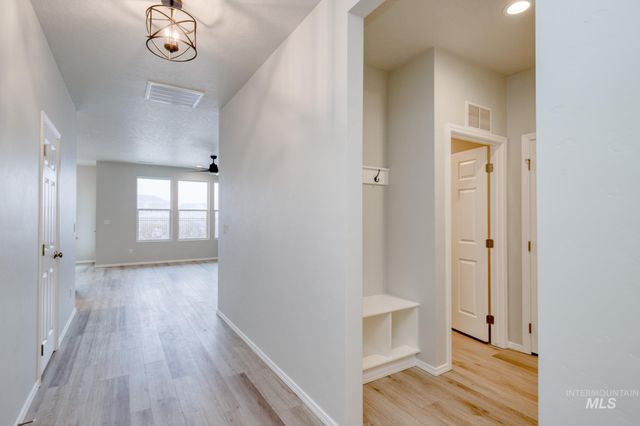 1672 Dyer St, Middleton, ID 83644