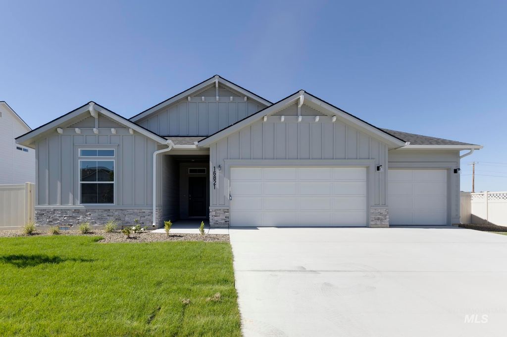 1672 Dyer St, Middleton, ID 83644