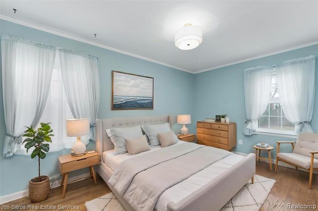 1525 Hollywood Avenue, Grosse Pointe Woods, MI 48236