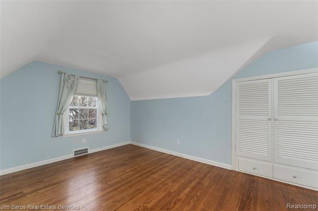 1525 Hollywood Avenue, Grosse Pointe Woods, MI 48236