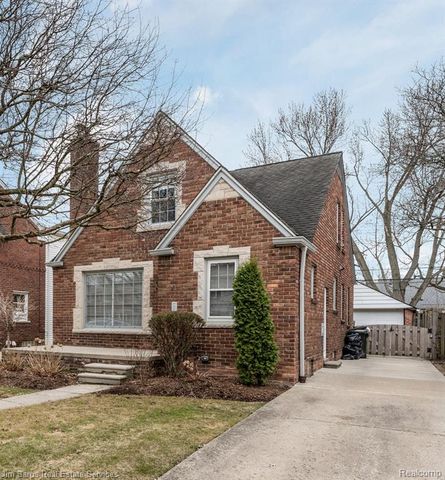 1525 Hollywood Avenue, Grosse Pointe Woods, MI 48236