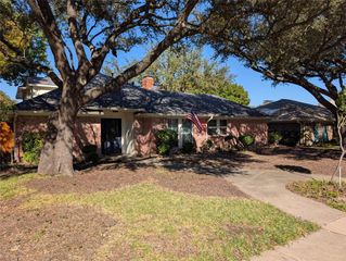 238 Woodcrest Drive, Richardson, TX 75080