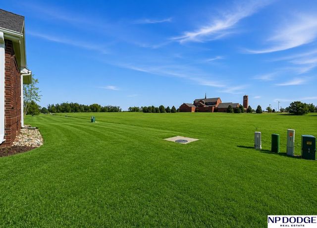 1682 Deer Run, Fremont, NE 68025