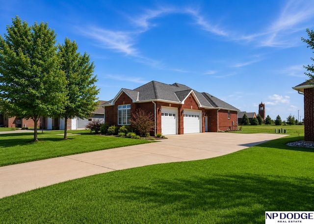 1682 Deer Run, Fremont, NE 68025