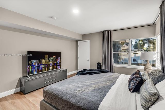 1100 NW 7th Ave, Fort Lauderdale, FL 33311