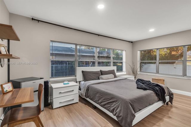 1100 NW 7th Ave, Fort Lauderdale, FL 33311