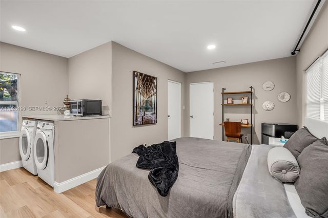 1100 NW 7th Ave, Fort Lauderdale, FL 33311