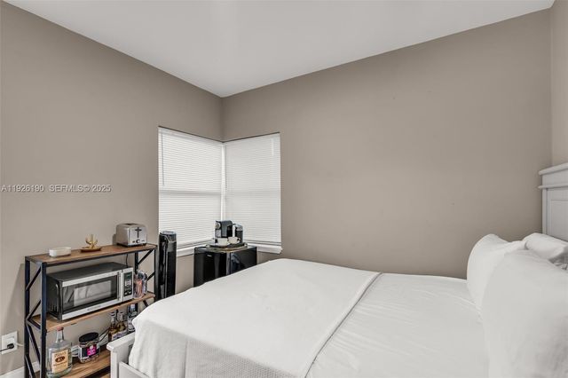 1100 NW 7th Ave, Fort Lauderdale, FL 33311