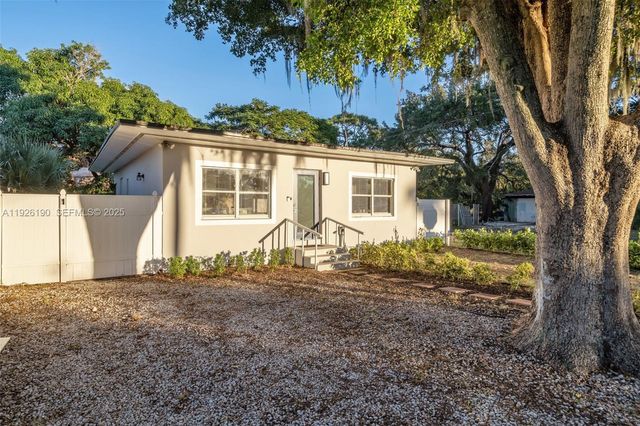 1100 NW 7th Ave, Fort Lauderdale, FL 33311