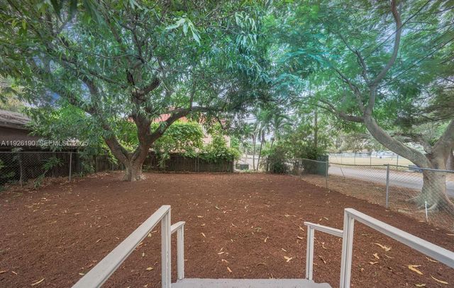 1100 NW 7th Ave, Fort Lauderdale, FL 33311