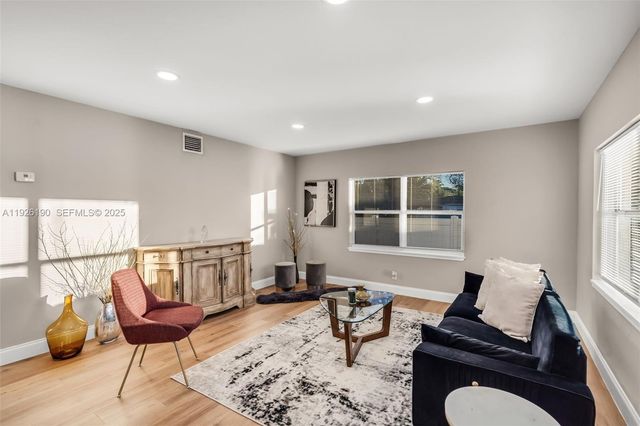 1100 NW 7th Ave, Fort Lauderdale, FL 33311