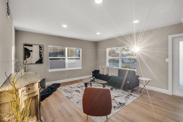 1100 NW 7th Ave, Fort Lauderdale, FL 33311