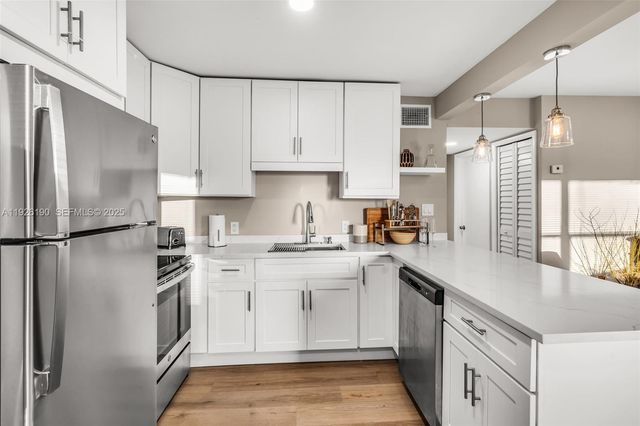 1100 NW 7th Ave, Fort Lauderdale, FL 33311