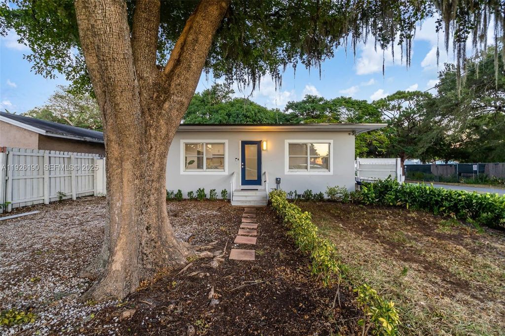 1100 NW 7th Ave, Fort Lauderdale, FL 33311