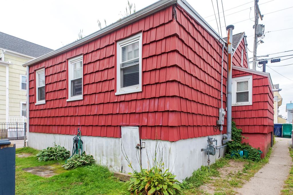 Image 7 of property listing at 4 H Street, Hampton, NH 03842
