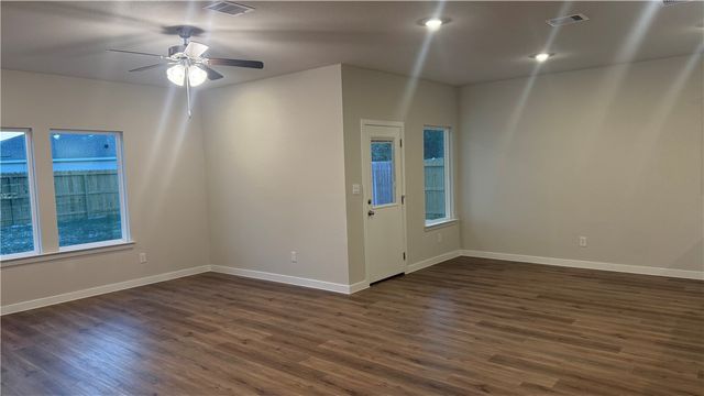 158 Kokomo Dr, Rockport, TX 78382