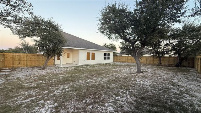 158 Kokomo Dr, Rockport, TX 78382