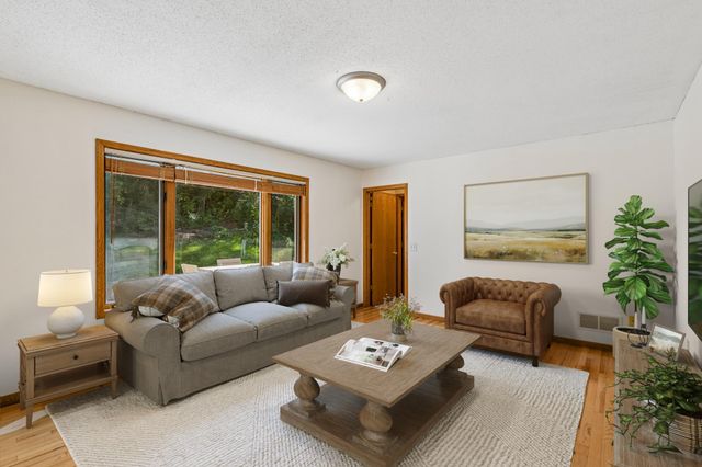 5027 Forest Glen Court, Savage, MN 55378