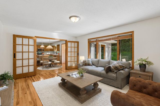 5027 Forest Glen Court, Savage, MN 55378