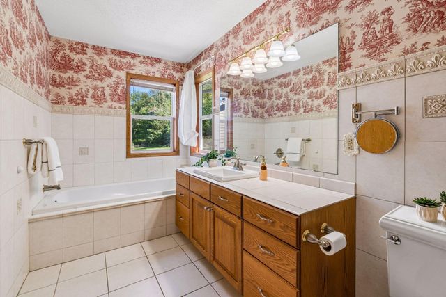 5027 Forest Glen Court, Savage, MN 55378