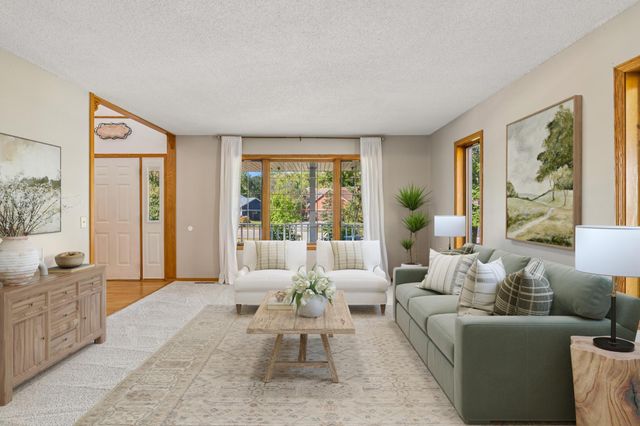 5027 Forest Glen Court, Savage, MN 55378