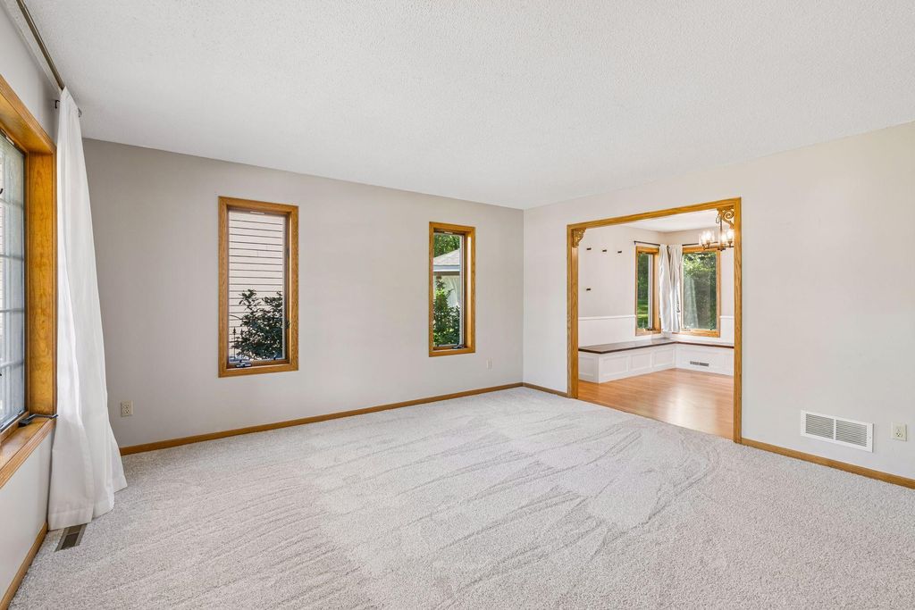 5027 Forest Glen Court, Savage, MN 55378 — photo 4