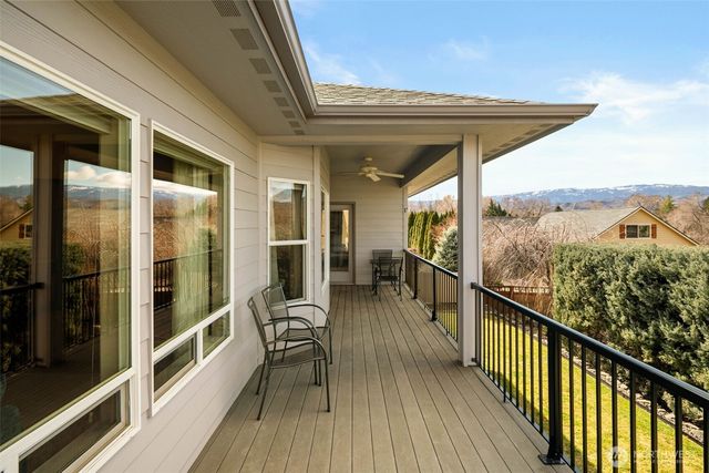 1992 Stoneridge Drive, East Wenatchee, WA 98802