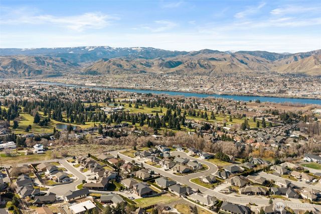 1992 Stoneridge Drive, East Wenatchee, WA 98802