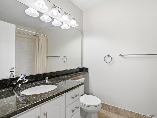 37530 Jefferson Avenue, Harrison Twp, MI 48045