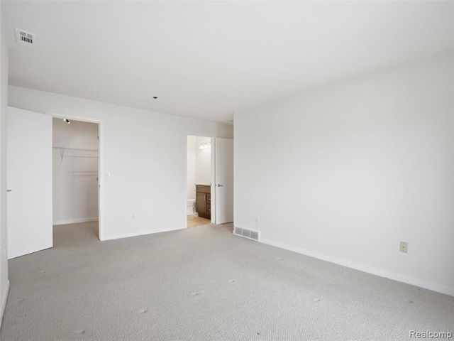 37530 Jefferson Avenue, Harrison Twp, MI 48045