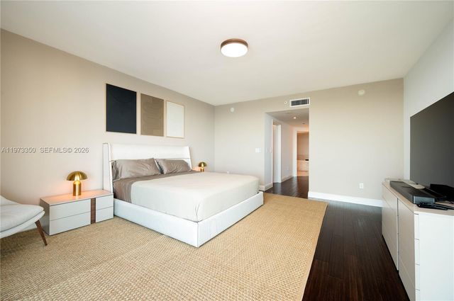 1331 Brickell Bay Dr 1801, Miami, FL 33131