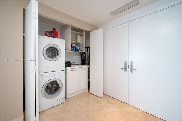 1331 Brickell Bay Dr 1801, Miami, FL 33131