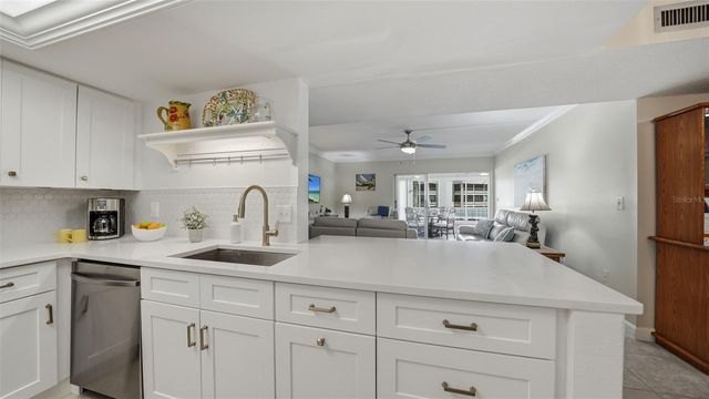 199 WHISPERING SANDS DRIVE 204, Sarasota, FL 34242