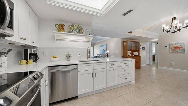 199 WHISPERING SANDS DRIVE 204, Sarasota, FL 34242