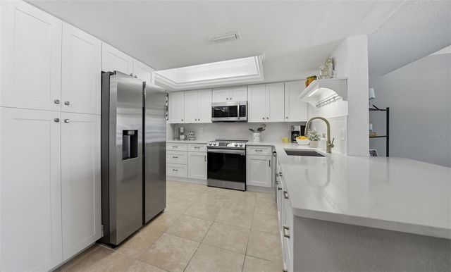 199 WHISPERING SANDS DRIVE 204, Sarasota, FL 34242