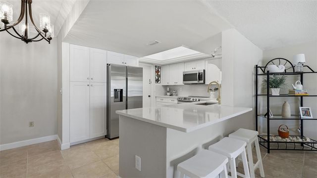 199 WHISPERING SANDS DRIVE 204, Sarasota, FL 34242