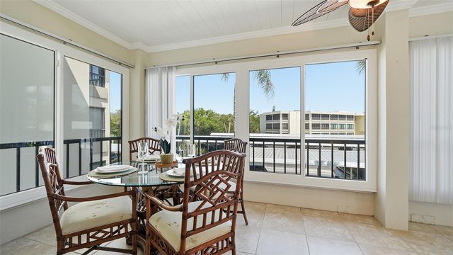 199 WHISPERING SANDS DRIVE 204, Sarasota, FL 34242