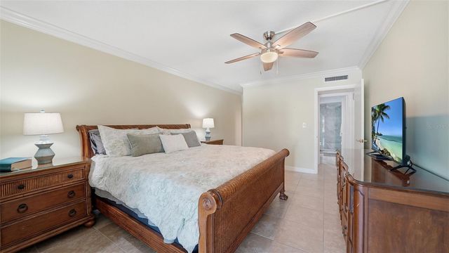 199 WHISPERING SANDS DRIVE 204, Sarasota, FL 34242