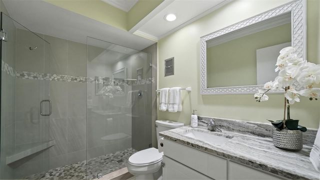 199 WHISPERING SANDS DRIVE 204, Sarasota, FL 34242