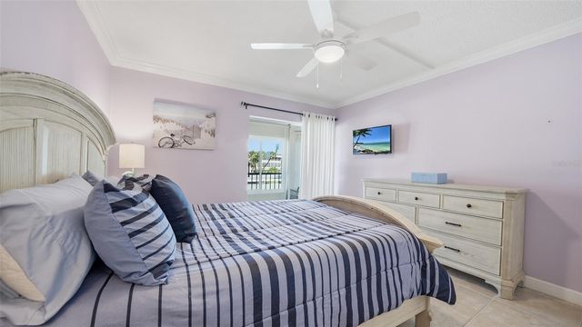 199 WHISPERING SANDS DRIVE 204, Sarasota, FL 34242