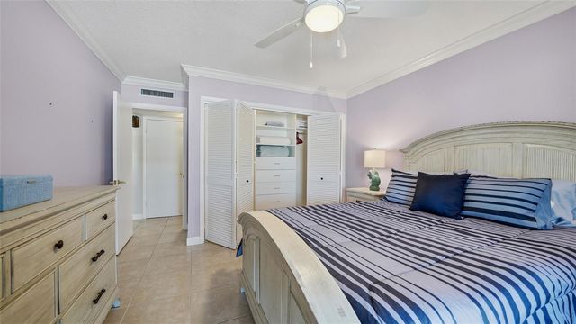 199 WHISPERING SANDS DRIVE 204, Sarasota, FL 34242