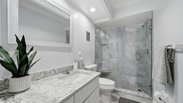 199 WHISPERING SANDS DRIVE 204, Sarasota, FL 34242