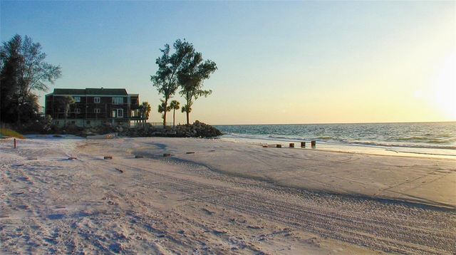 199 WHISPERING SANDS DRIVE 204, Sarasota, FL 34242