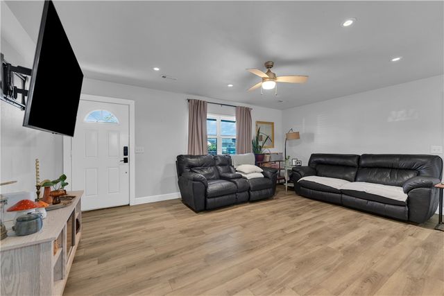 811 N 30th Street, Rogers, AR 72756