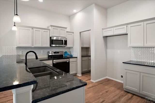 550 E Chaunsey Dr, Pueblo West, CO 81007