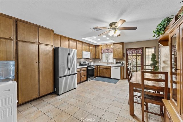 2761 Redlands, Perris, CA 92571