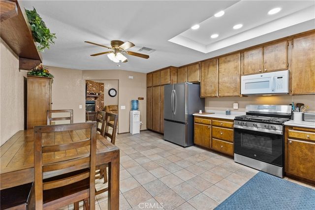 2761 Redlands, Perris, CA 92571