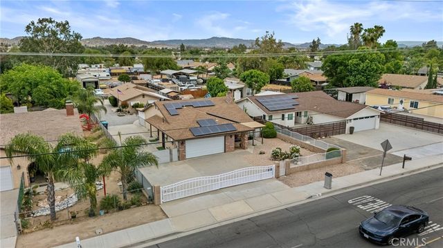 2761 Redlands, Perris, CA 92571