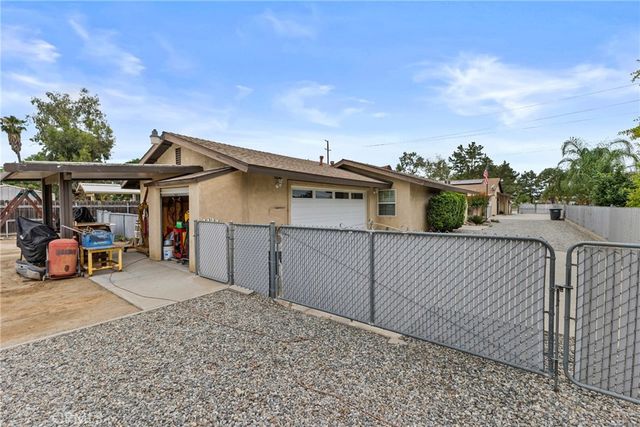 2761 Redlands, Perris, CA 92571