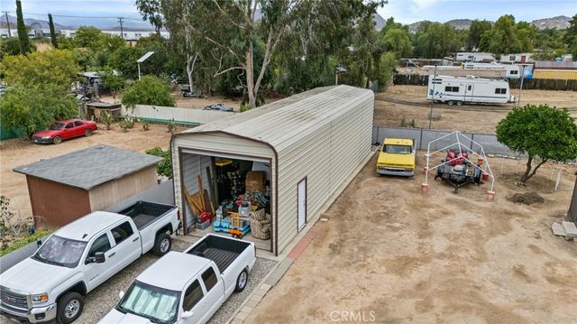 2761 Redlands, Perris, CA 92571
